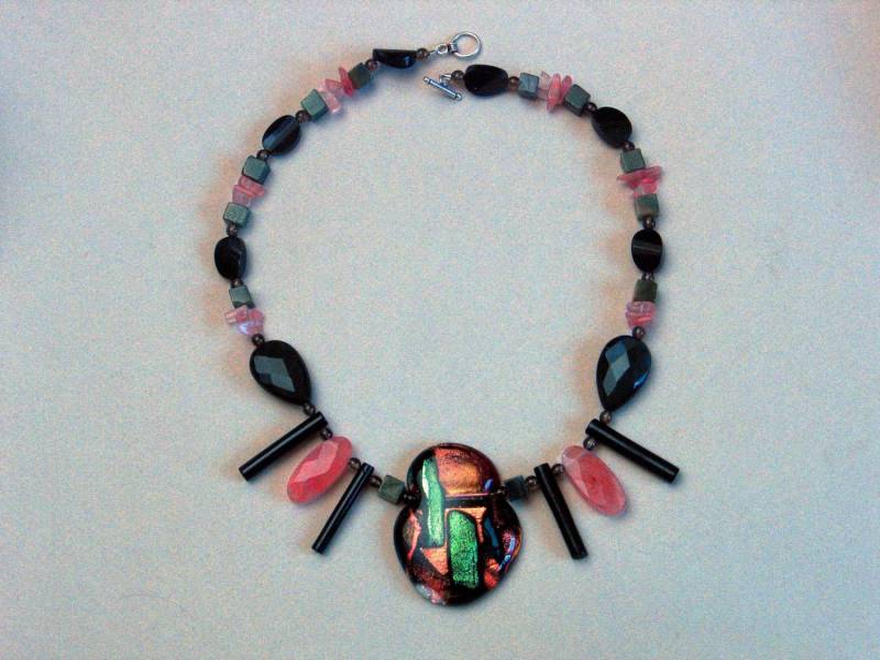 Halskette "Japanese Style" Mit Dichroic Glas Und Halbedelsteine." von ValentinasArtJewelry