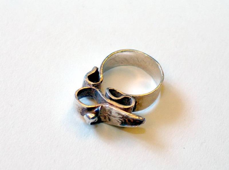 Silberring"Folded Top"Gefaltetes Oberteil"Reines Silber, Abstrakte Freie Form, Handskulpturiertes Recyceltes Metallarbeit." Silberring"Folded Top"Gefaltetes Oberteil"Reines Silber, Abstrakte Freie Form, Handskulpturiertes Recyceltes Metallarbeit." von ValentinasArtJewelry