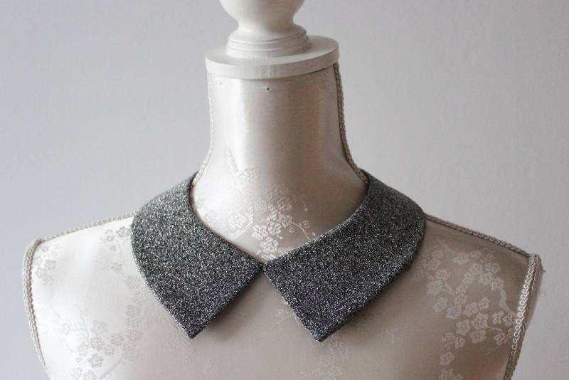 Schwarzer Kragen Halskette Mit Silbernem Glitzer Spitze Form Abnehmbare Accessoires Für Frauen Zwei-Seitige Schwarze Schleife von ValentinasBoutiquePL