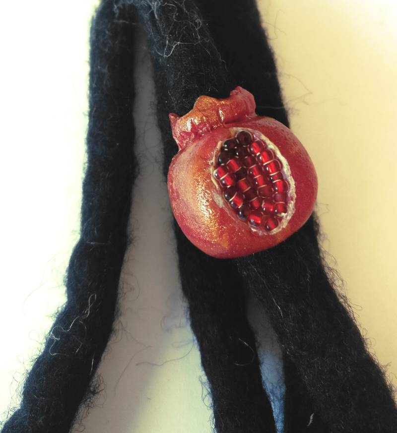 Granatapfelfrucht, Dreadlockperle, Rote Frucht, Dreaddekoration, Fruchtperle, Dreadlocks, Dreadaccessoires, Dreadlockmanschette Granatapfelfrucht, Dreadlockperle, Rote Frucht, Dreaddekoration, Fruchtperle, Dreadlocks, Dreadaccessoires, Dreadlockmanschette von ValeriBell