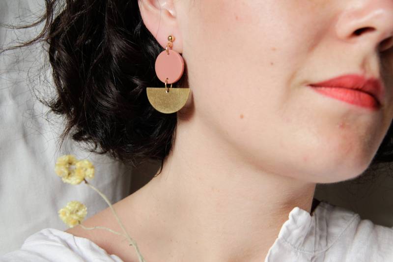 R O S A L I E Terracotta ~Messing Halbmond Ohrringe in Zarten Farben ~ Unikate Lieblingsohrringe~Geschenkidee von ValerieVienne