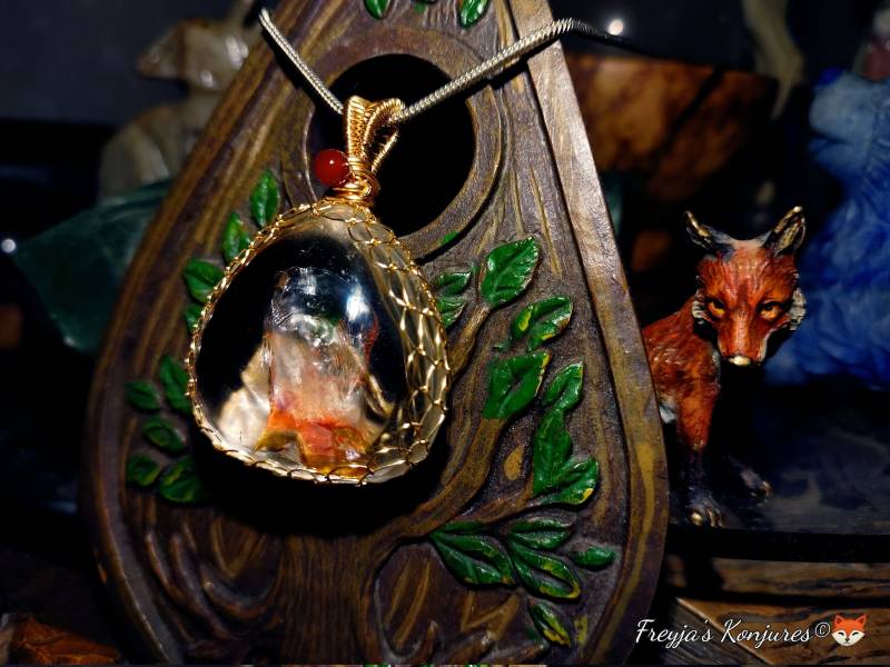 Kunstvoller Scarlet Heiler Hämatit Feuerquarz 14K Gold Fill Hand Gewickelt Anhänger Mit Rotem Karneol - "Jewel Of The Dragon" von ValhallaGems