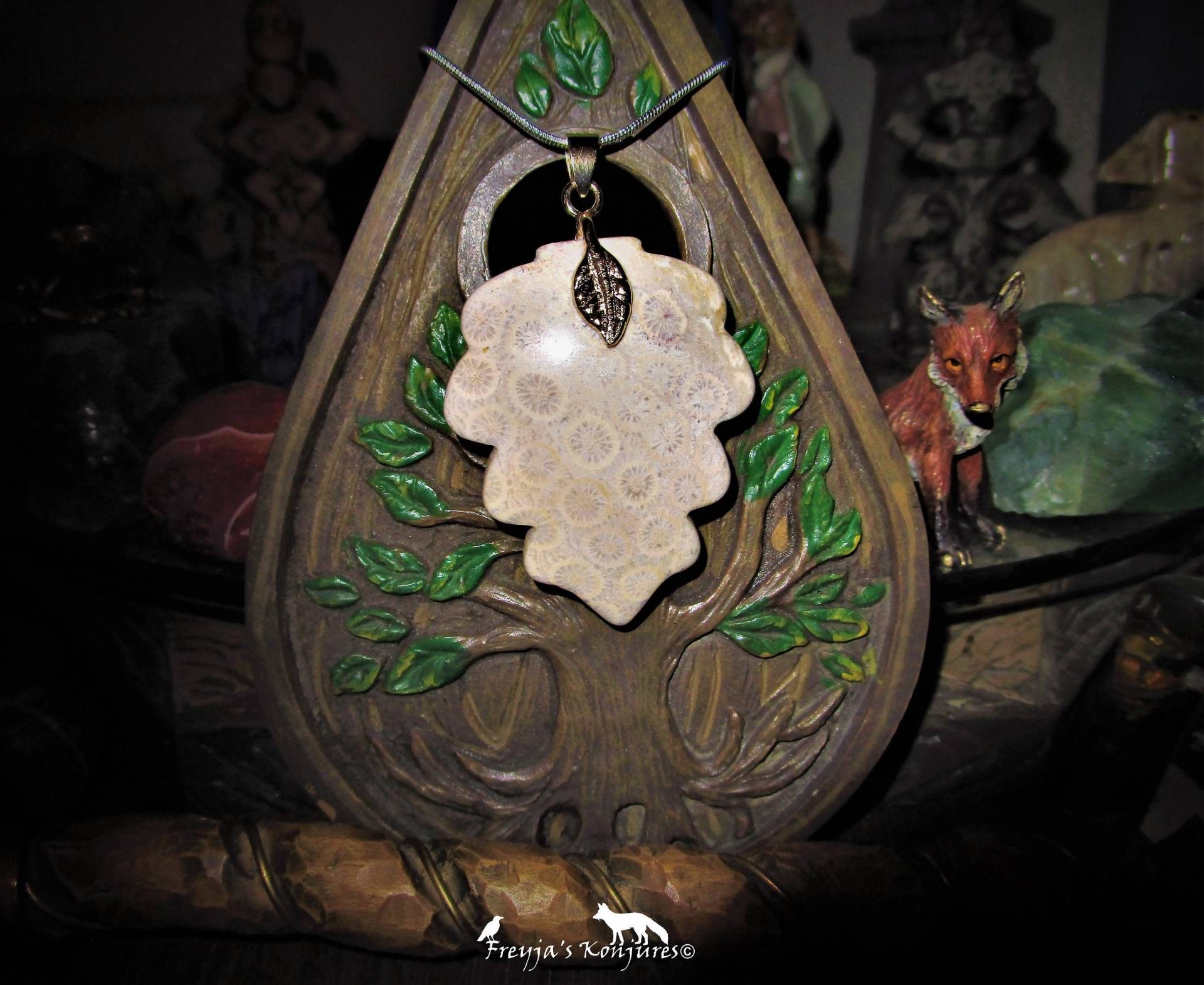 Meereslaub Versteinerte Koralle Blatt Anhänger - "The Mermaid's Talisman" von ValhallaGems