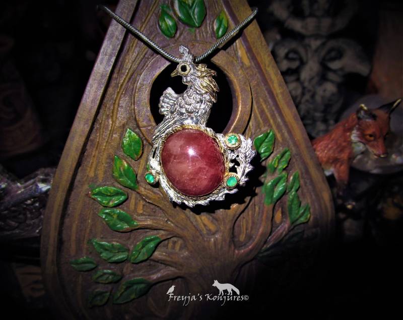 Phönix Rising - Kirsch Rubin & Smaragd Phoenix Anhänger/Brosche von ValhallaGems