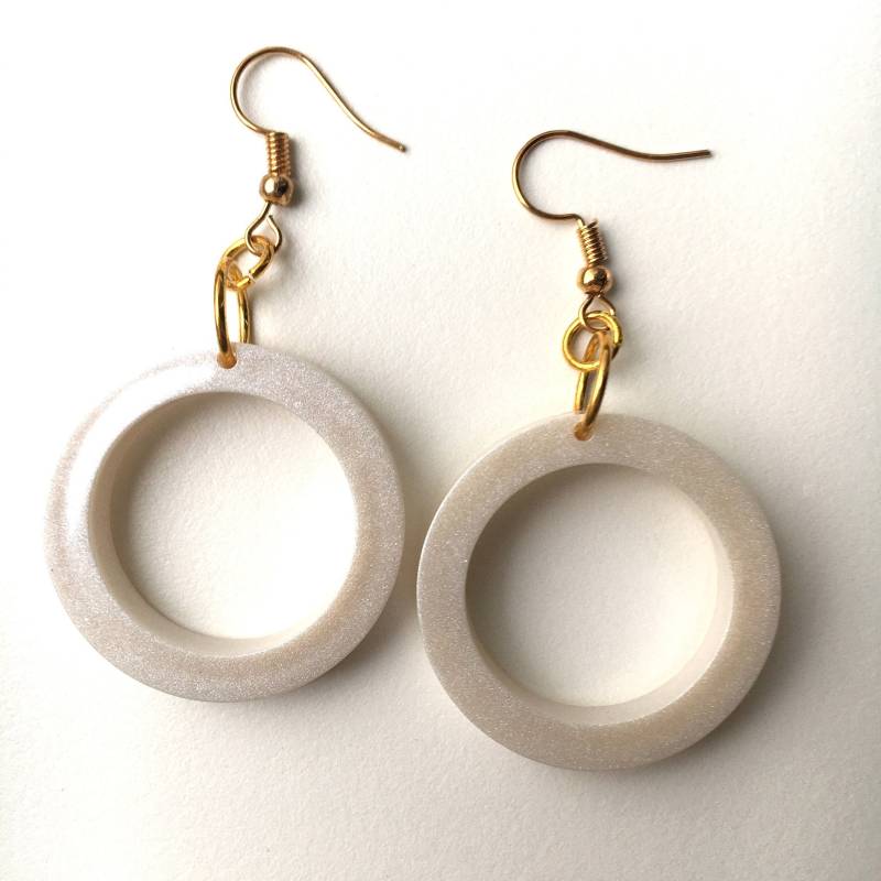 Pearly White Collection - Loop Earrings von Valibelle