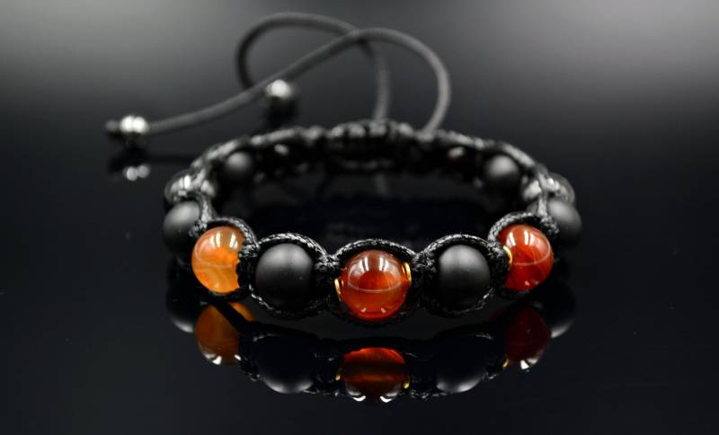Herren Schwarzes Achat Armband Perlenarmband Onyx Geschenk Für Männer Feuer Orange Makramee Stein von Valinde