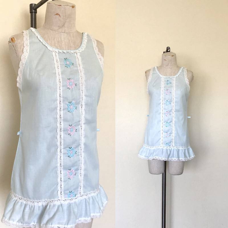Vintage 80Er Nachtwäsche Hellblau Floral Bestickte Spitze Beschnitten Ärmellose Schlafbekleidung - S/M von ValleyGirlPhx