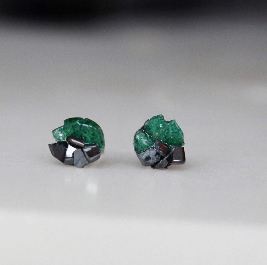 Aventurin Hämatit Ohrringe Dunkelgrüne Ohrstecker, Hypoallergen von VallomaJewelryShop