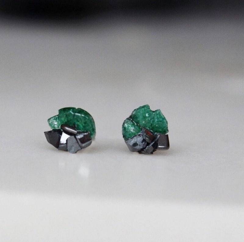 Aventurin Hämatit Ohrringe Dunkelgrüne Ohrstecker, Hypoallergen von VallomaJewelryShop