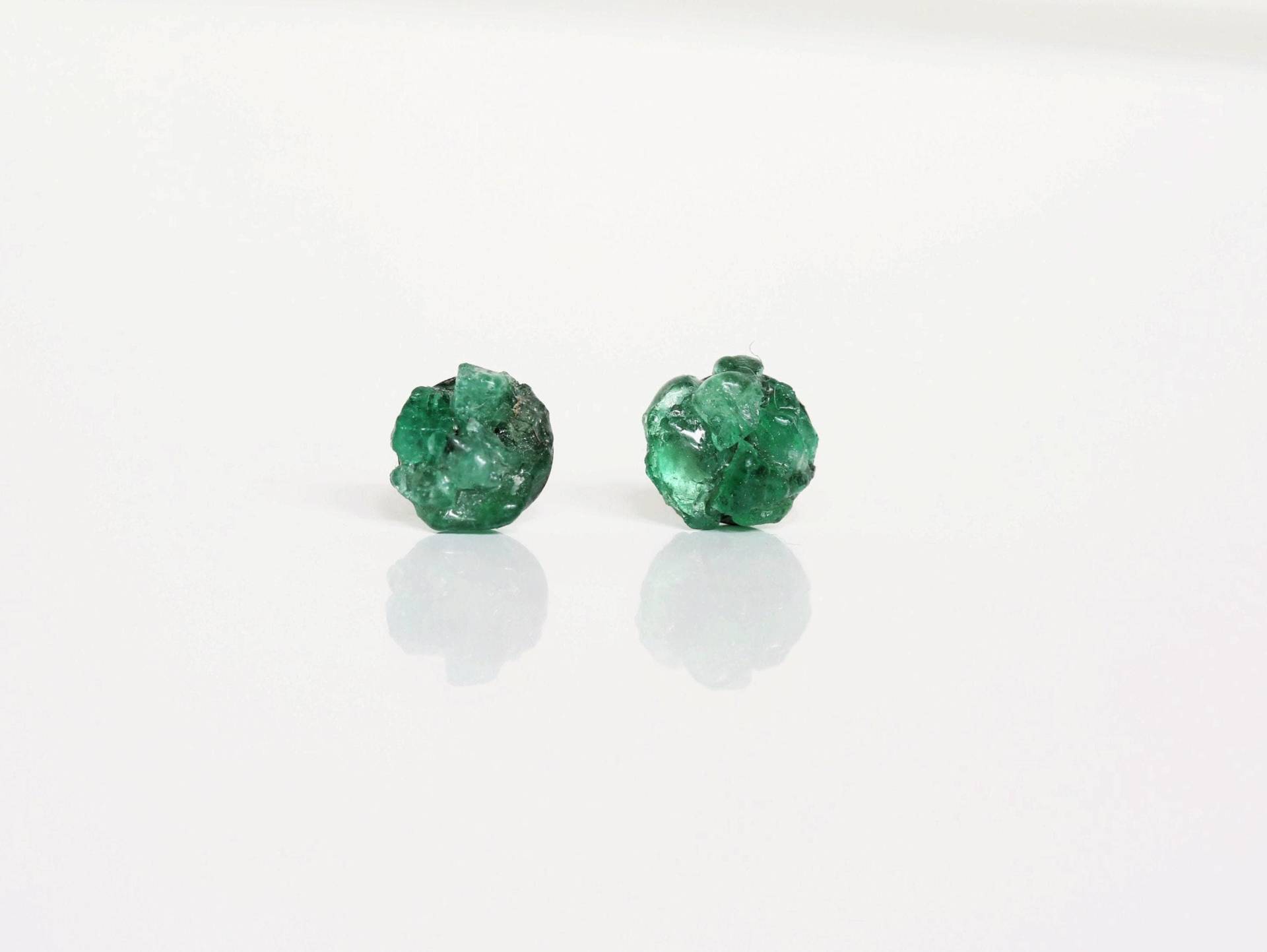 Rohe Smaragd Titan Ohrstecker Mai Geburtsstein von VallomaJewelryShop