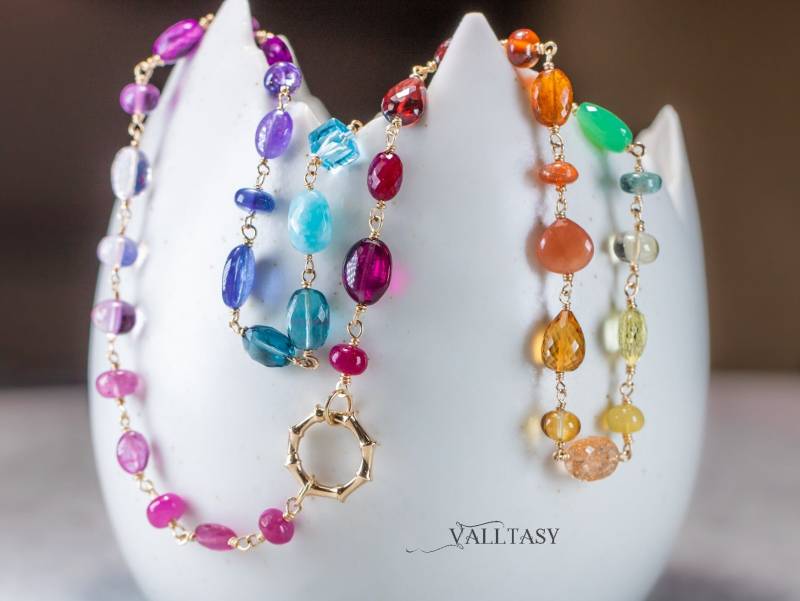14K Solid Gold Regenbogen Edelstein Halskette, Multi Stein Wire Wrapped Halskette von Valltasy
