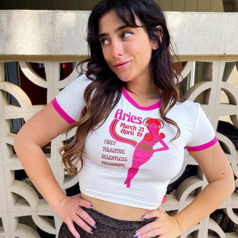 Trippy "Widder' Sternzeichen Vintage Art Weiß Crop Top Astrologie von VampRodeoVintage