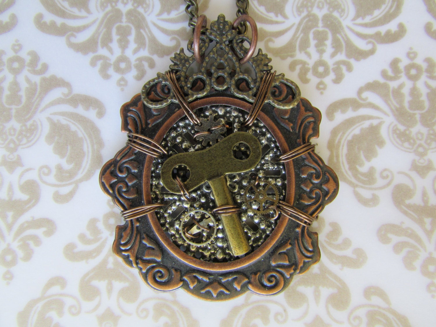 Tick Tock Lizenzgebühren Steampunk Statement Halskette Tick Tock Lizenzgebühren Steampunk Statement Halskette von VanaElentari