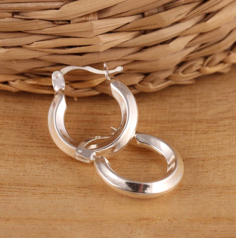Solide 925 Sterling Silber Plain Hoop Ohrringe 18mm Durchmesser Sleeper Huggie in Geschenkbox von VandPJewelleryLtd