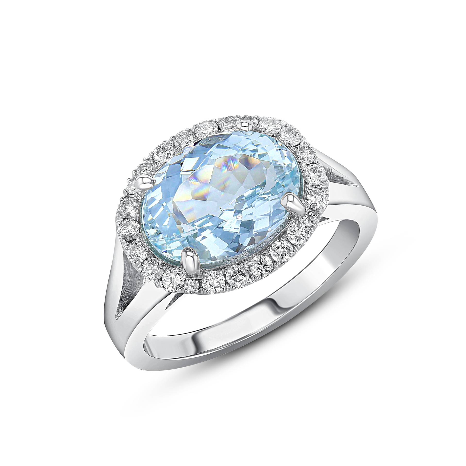 Ovaler Aquamarin Und Diamant Ost-West-Ring Ovaler Aquamarin Und Diamant Ost-West-Ring von VaniGifts