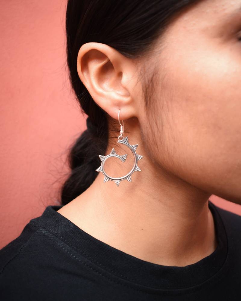 Oxidierte Sterling Silber Spiral Ohrringe Oxidierte Sterling Silber Spiral Ohrringe von VaniInc