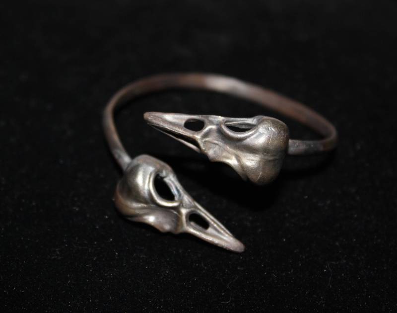 Verstellbares Vogelschädel-Armband Verstellbares Vogelschädel-Armband von VanitasNewYork