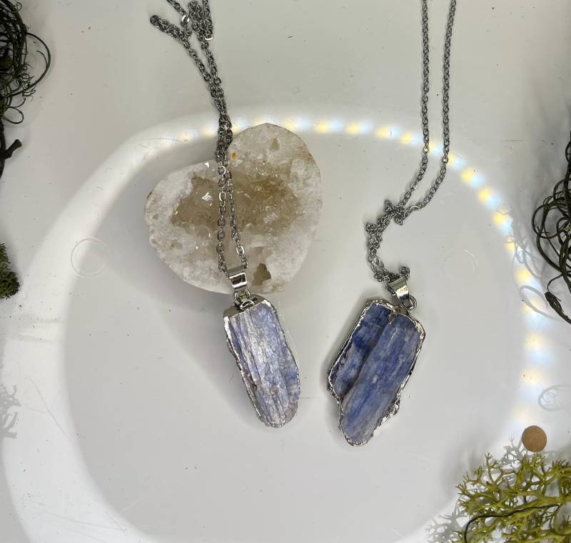 Kyanit Halskette/Versilbert Edelstahl Mit Heilstein von VanneyMoons