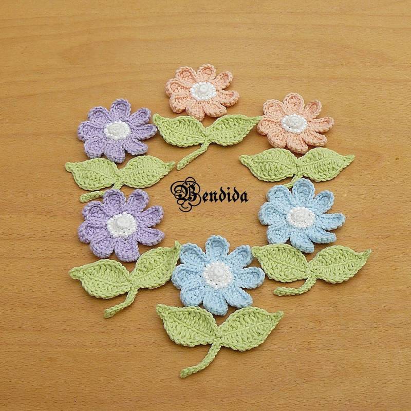 Gehäkelte Applikation Blume Mit Blatt Als 12Er Set von VanqG