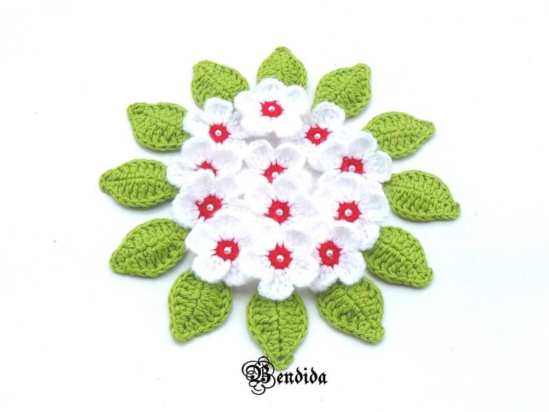 Gehäkelte Blumen Applikationen Weiße Florale Verzierungen Aus Baumwolle, Grüne Blätter | 24Er Set von VanqG