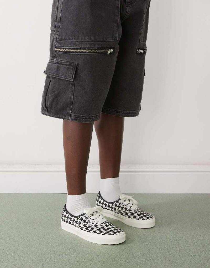 Vans Authentic - Bestickte Sneaker in Weiß und Schwarz mit Hahnentrittmuster und übergroßen Schnürsenkeln von Vans