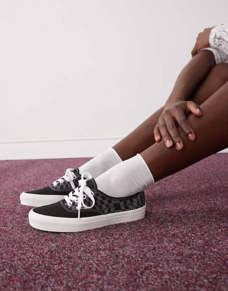 Vans Authentic - Sneaker in Schwarz mit verzerrtem Schachbrettmuster von Vans