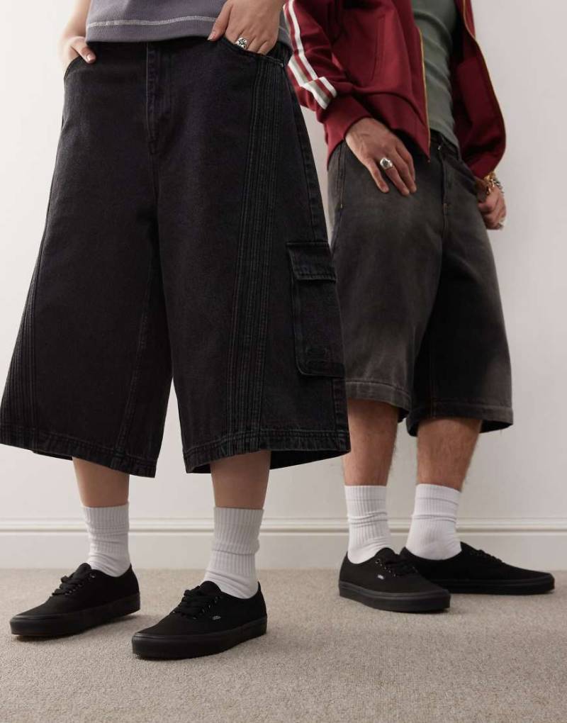 Vans Authentic - Sneaker in Triple-Schwarz von Vans