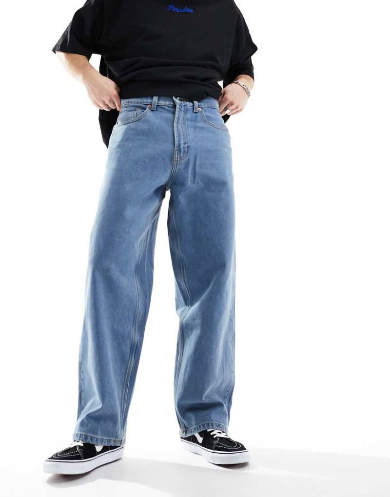 Vans - Baggy-Jeans in mittelblauer Waschung mit 5 Taschen von Vans