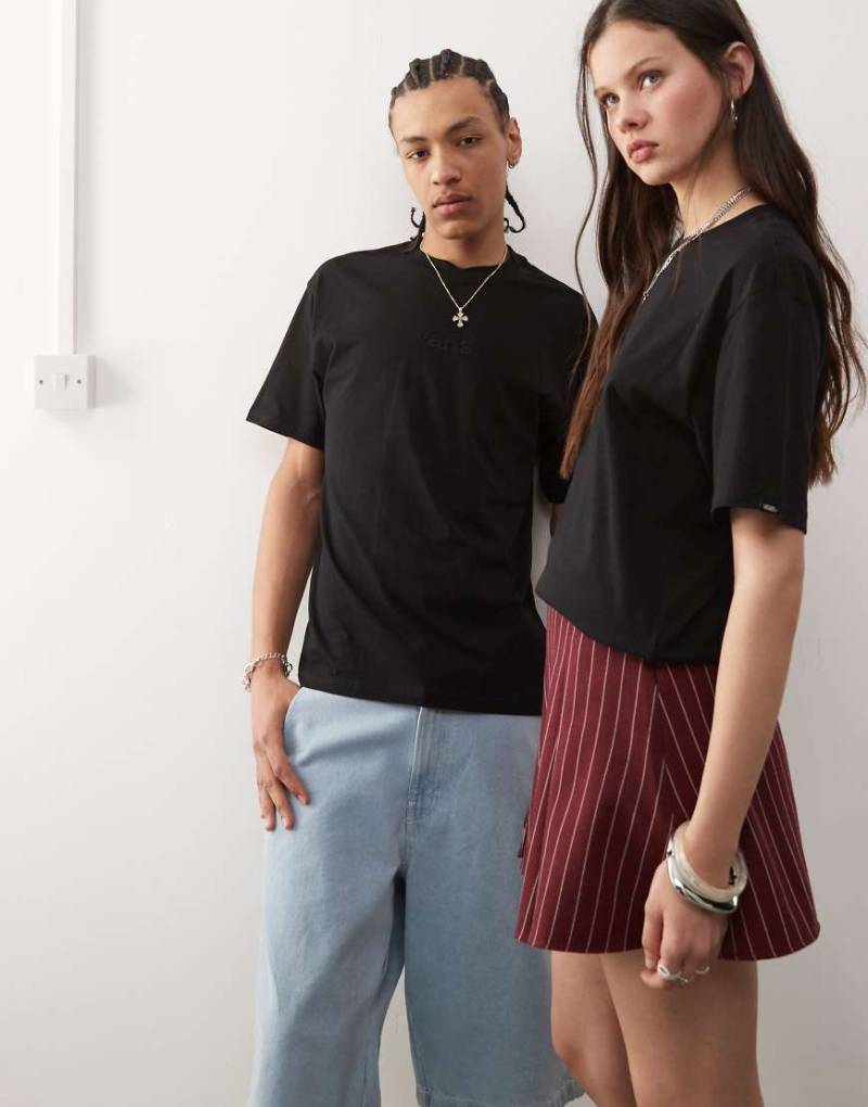 Vans - Essential - Oversize-T-Shirt in Schwarz mit mittiger Logo-Stickerei von Vans