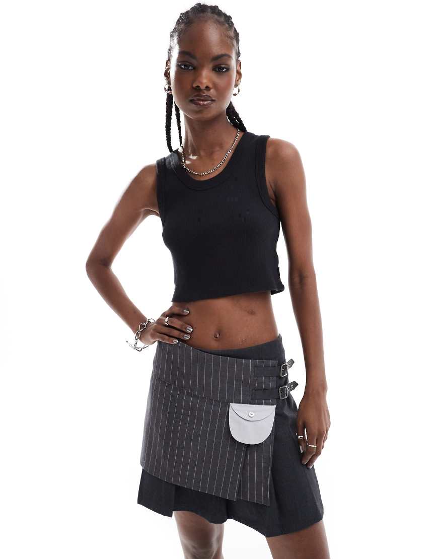 Vans - Drew - Geripptes Tanktop in Schwarz Vans - Drew - Geripptes Tanktop in Schwarz von Vans