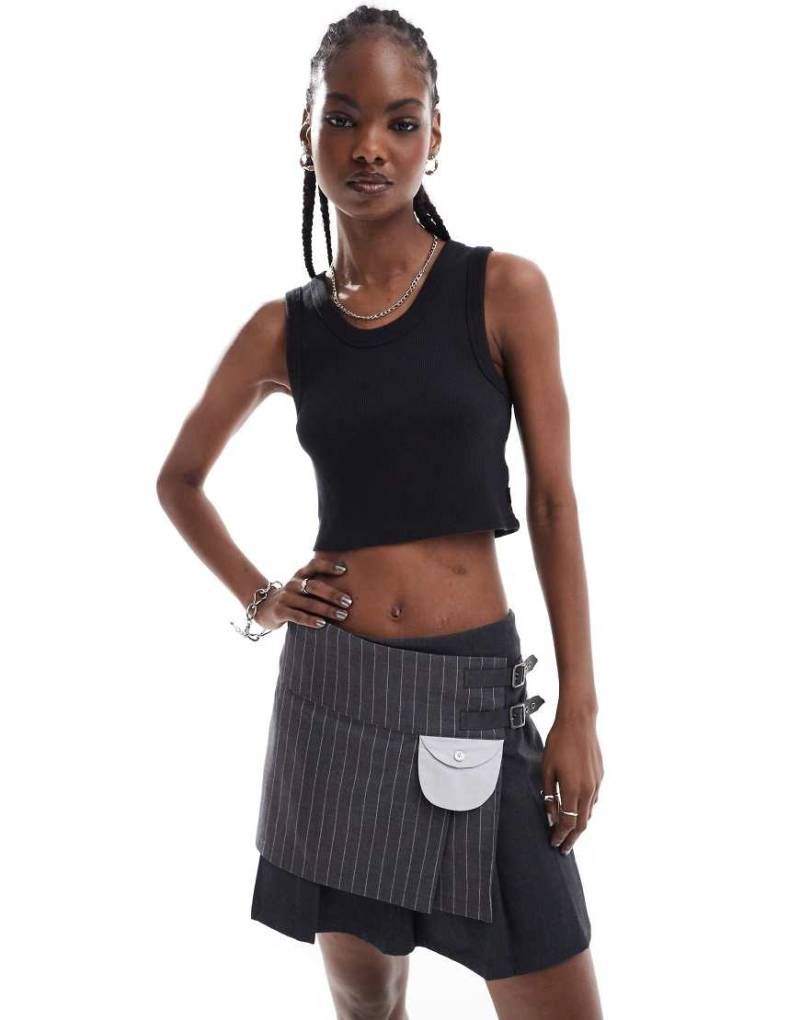 Vans - Drew - Geripptes Tanktop in Schwarz Vans - Drew - Geripptes Tanktop in Schwarz von Vans