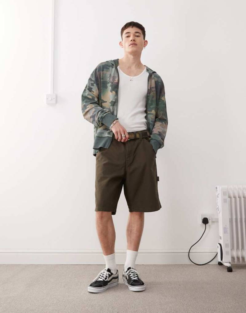 Vans - Drill Chore - Loose Fit Carpenter-Shorts in Dunkelbraun aus Denim Vans - Drill Chore - Loose Fit Carpenter-Shorts in Dunkelbraun aus Denim von Vans