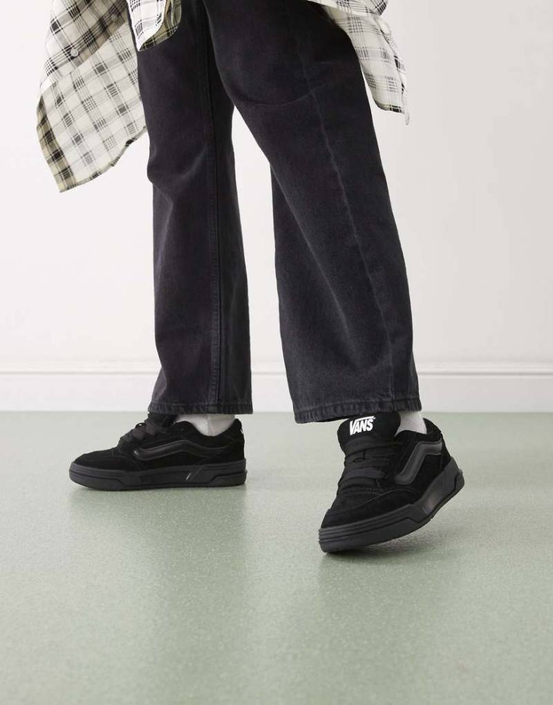 Vans - Hylane - Sneaker aus Wildleder in dreifachem Schwarz mit dicker Sohle Vans - Hylane - Sneaker aus Wildleder in dreifachem Schwarz mit dicker Sohle von Vans