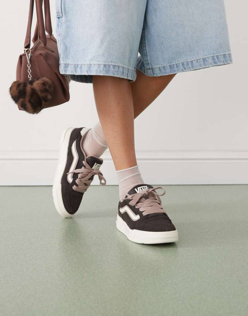 Vans - Hylane - Wildleder-Sneaker in Dunkelbraun mit dicker Sohle von Vans