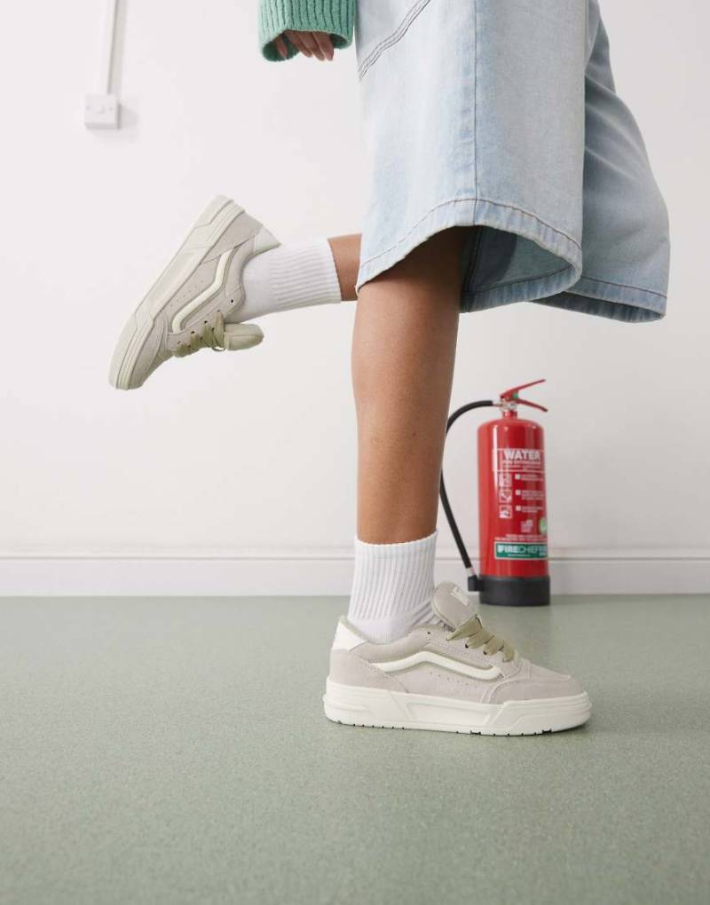 Vans - Hylane - Wildleder-Sneaker in Hellbraun mit dicker Sohle von Vans