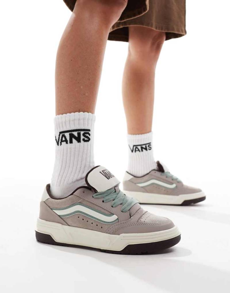 Vans - Hylane - Wildleder-Sneaker in Hellgrau-Bunt mit dicker Sohle von Vans