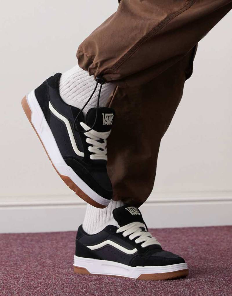 Vans - Hylane - Wildleder-Sneaker in zweifarbigem Schwarz mit dicker Sohle von Vans