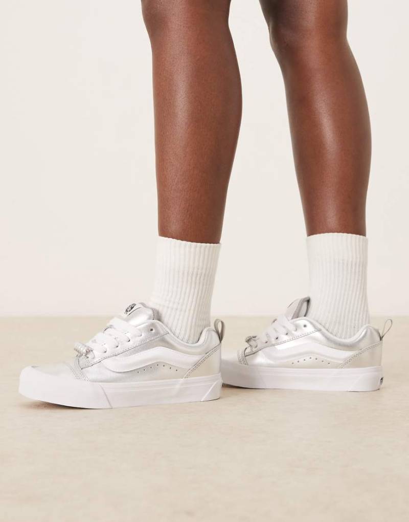 Vans - Knu Skool - Leder-Sneaker in Metallic-Silber von Vans