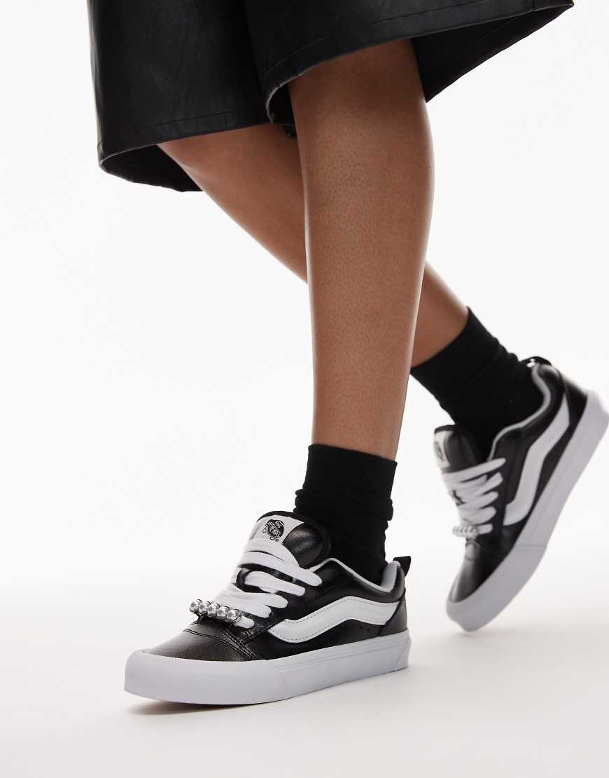 Vans - Knu Skool - Sneaker aus schwarzem und weißem Leder mit Metallic-Detail von Vans