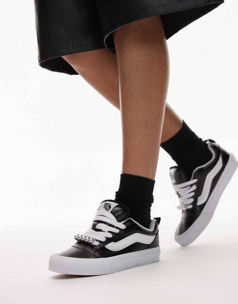 Vans - Knu Skool - Sneaker aus schwarzem und weißem Leder mit Metallic-Detail Vans - Knu Skool - Sneaker aus schwarzem und weißem Leder mit Metallic-Detail von Vans