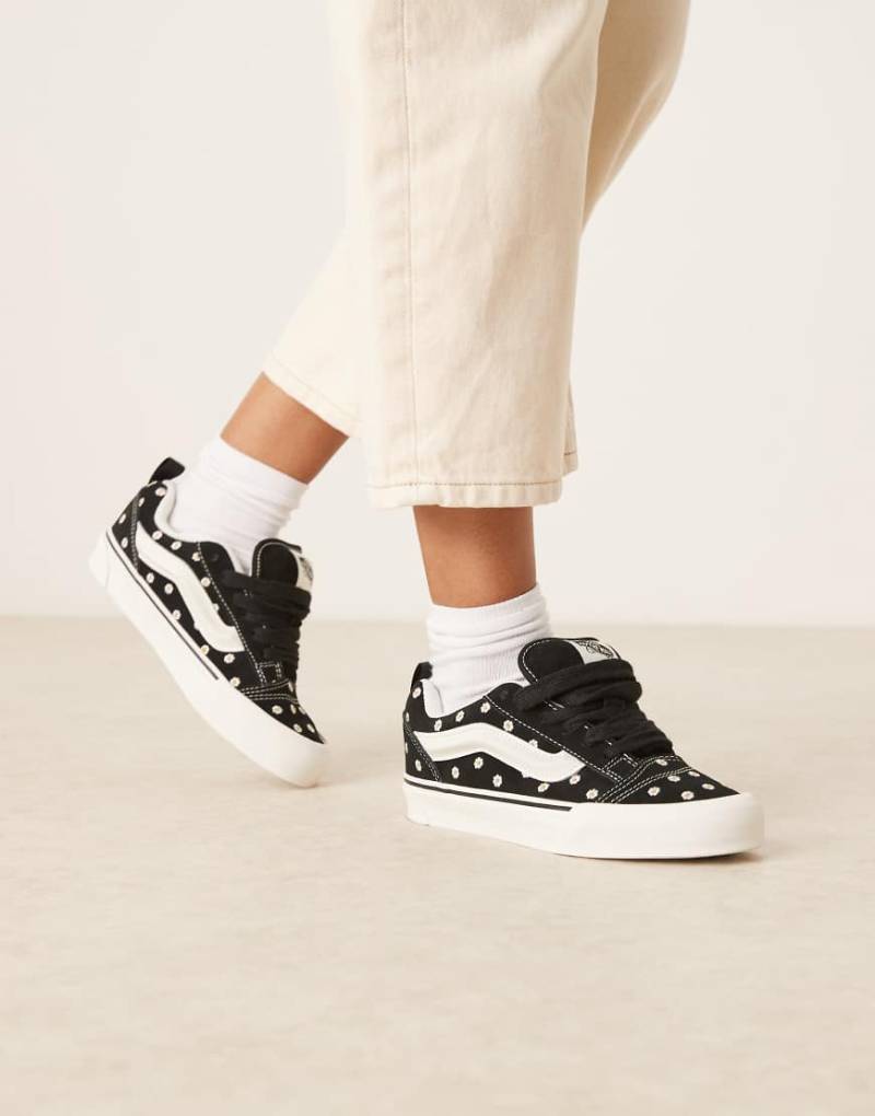 Vans - Knu Skool - Sneaker in Schwarz mit floraler Stickerei von Vans