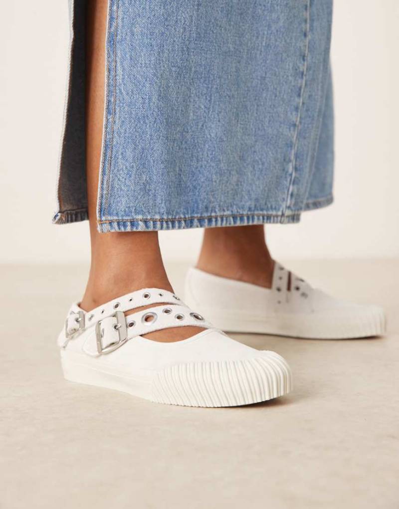 Vans - Mary-Jane-Ballerinas in Weiß mit überkreuzten Riemen und Schnallendetails von Vans