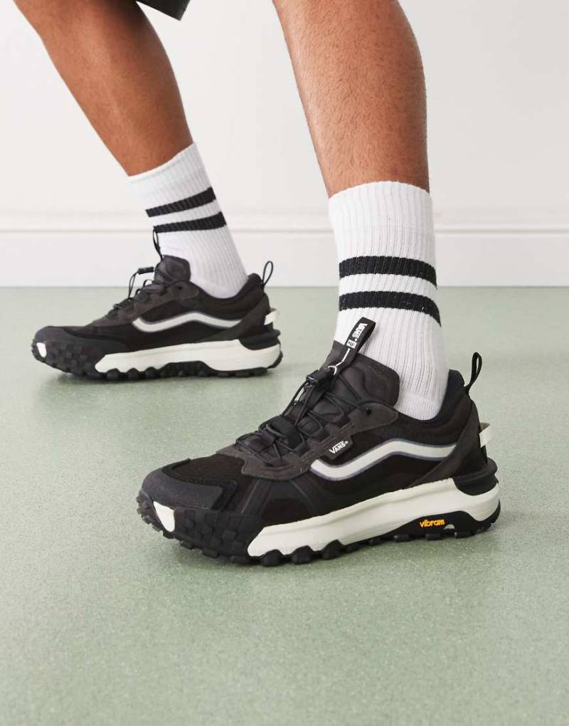 Vans - Mte Crosspath XC - Sneaker in verwaschenem Schwarz von Vans