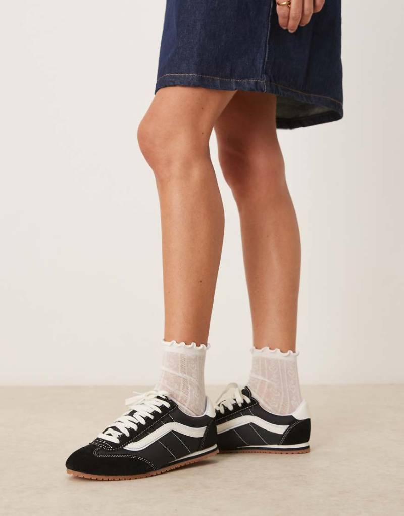 Vans - Super Lowpro - Terrace - Sneaker aus Wildleder in Schwarz Vans - Super Lowpro - Terrace - Sneaker aus Wildleder in Schwarz von Vans