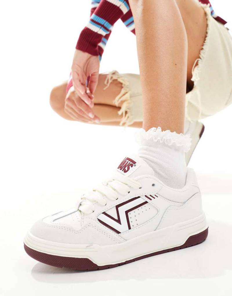 Vans - Upland - Klobige Leder-Sneaker in Weiß und Burgunderrot von Vans