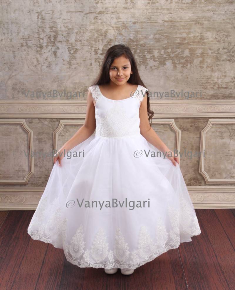 Erstkommunionkleid Für Katholiken, Blumenmädchenkleid Mit Spitze Am Körper Und Rockteil, Chantilly Mädchenkleid Erstkommunionkleid Für Katholiken, Blumenmädchenkleid Mit Spitze Am Körper Und Rockteil, Chantilly Mädchenkleid von VanyaBridal