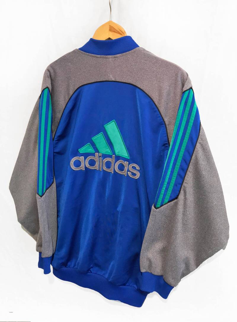 Vintage Adidas Schnitt Und Säge Windbreaker Trainingsanzug Top Jacke Blau/Grün/Grau Größe M Vintage Adidas Schnitt Und Säge Windbreaker Trainingsanzug Top Jacke Blau/Grün/Grau Größe M von VapeoVintage