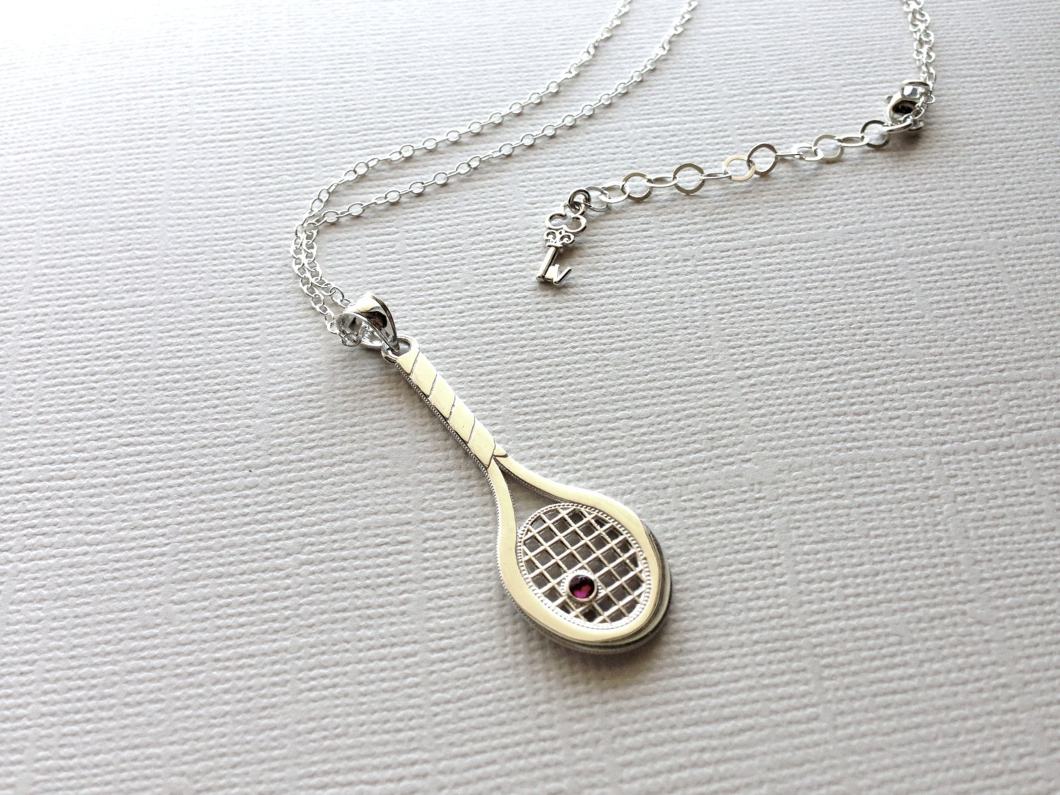 3D Tennisschläger Halskette Mit Swarovski Kristallen in Sterling Silber, Schmuck, Tennis Team Geschenk 3D Tennisschläger Halskette Mit Swarovski Kristallen in Sterling Silber, Schmuck, Tennis Team Geschenk von VaraJewels