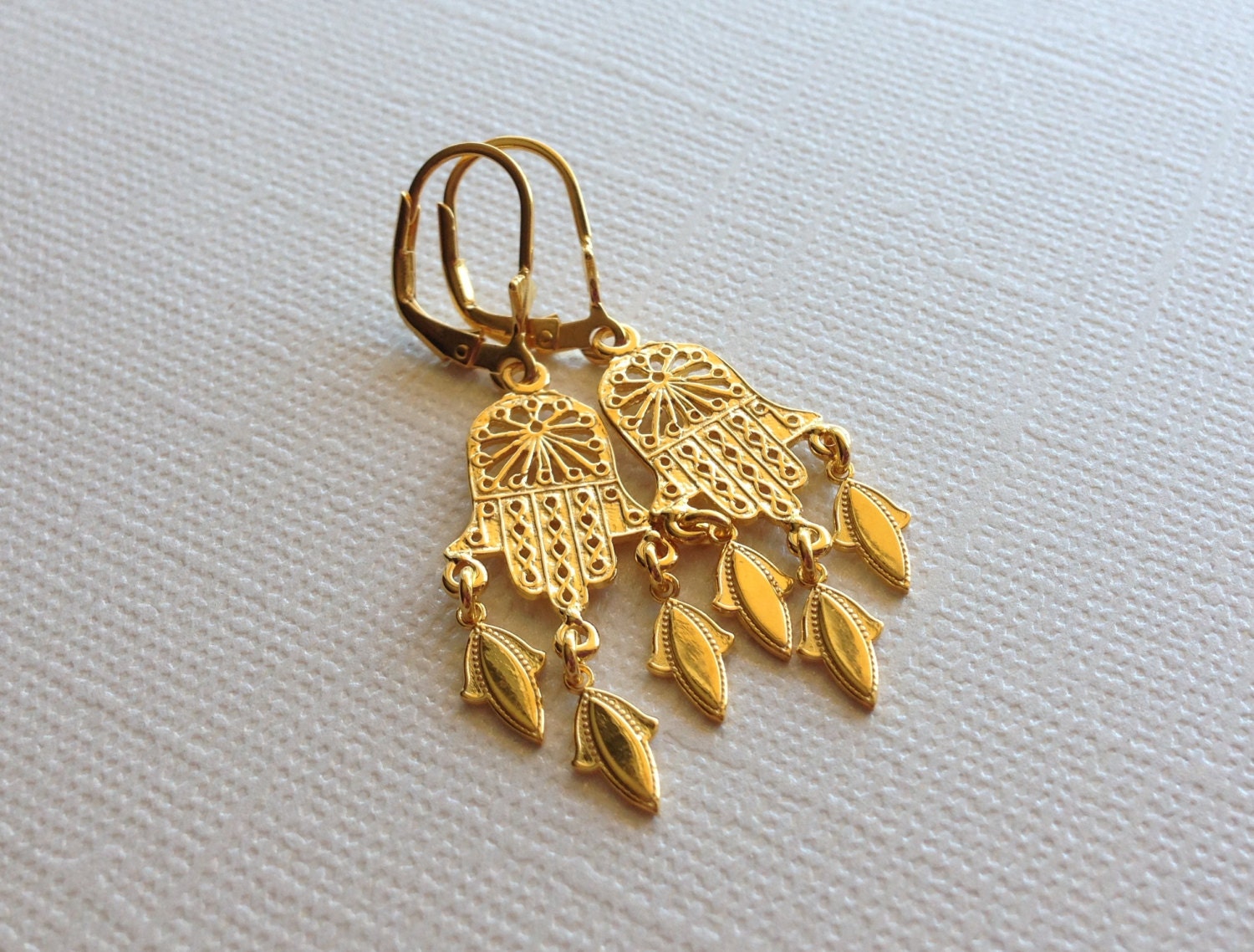 Hand Der Fatima-Ohrringe Aus Sterlingsilber | 18K Gelbgold Vergoldung Hand Der Fatima-Ohrringe Aus Sterlingsilber | 18K Gelbgold Vergoldung von VaraJewels