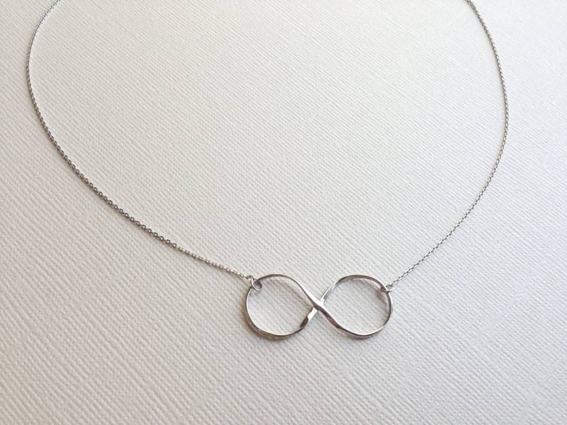 Infinity Halskette in Sterling Silber Mit Rhodium Finish von VaraJewels